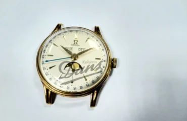 Omega Cosmic triple calendario y fase lunar